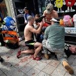 3160410 5 5328 des personnes tentent de donner les premiers 0172f3a89c3ca20d78546b5f7b9651c5