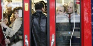 Manspreading – Diviser pour mieux régner et masquer le vrai problème