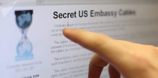 Hillary Clinton était de mèche avec des médias US, affirme WikiLeaks