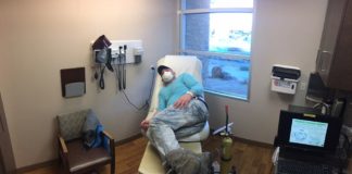 Emery Smith, initié d’autopsie d’ETs, attaqué fortement après s’être avancé