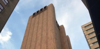 NSA Le mystère du gratte-ciel sans fenêtre