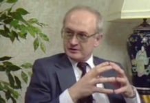 “Comment laver le cerveau d’une nation” expliqué par un ancien agent du KGB