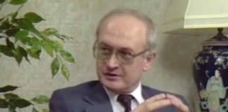 “Comment laver le cerveau d’une nation” expliqué par un ancien agent du KGB