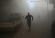 Défense russe: l’attaque chimique présumée à Douma a été simulée par les Casques blancs