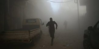 Défense russe: l’attaque chimique présumée à Douma a été simulée par les Casques blancs