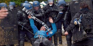 Dictature en Marche, les journalistes sont interdits sur la ZAD pendant que les gendarmes détruisent les habitations