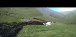 Mongolie – Observation d’une rivière de croute terrestre s’écoulant comme une rivière