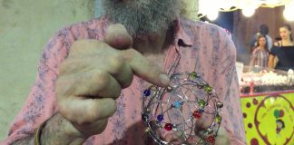 Voici un Ingénieur sur le port-d’Antibes qui fabrique des structures grâce au nombre d’or