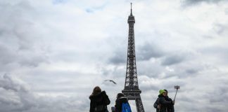 Gilets Jaunes au Trocadéro – tous les touristes ont vu et filmés !