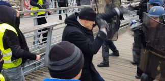 Le boxeur de Policier s’exprime avant de se rendre