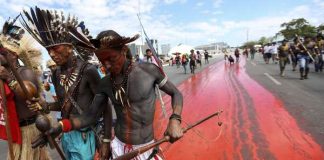 Le président Bolsonaro « déclare la guerre » aux peuples autochtones du Brésil – Survival répond