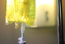 La vitamine C par voie intraveineuse tue le cancer et la FDA veut l’interdire