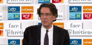 Incroyable! En direct du commissariat: la police refuse la plainte d’un manifestant Gilet Jaune contre Luc Ferry