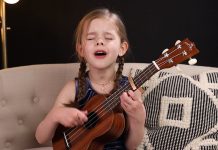 Claire Ryann Crosby, six ans, chante Elvis Presley