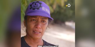 Les enfants nettoient les plages de Polynésie