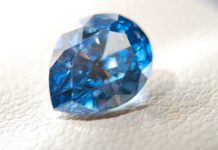 Même après la mort du corps y’a toujours moyen de récupérer un petit billet… ou un diamant…