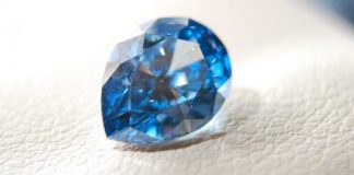 Même après la mort du corps y’a toujours moyen de récupérer un petit billet… ou un diamant…