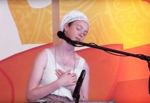 Ajeet Kaur chants to Guru Ram Das at Sat Nam Fest Joshua Tree