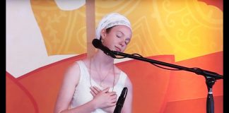 Ajeet Kaur chants to Guru Ram Das at Sat Nam Fest Joshua Tree