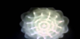 Eau qui vibre et tumeur qui disparaît