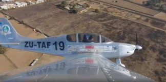 20 adolescents fabriquent un avion pour traverser l’Afrique