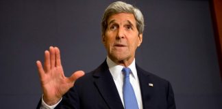 Obama à Guantanamo, Merkel et ses spasmes, John Kerry a dorénavant des convulsions en criant dans une langue inconnue suite à son Arrestation dans une Base Souterraine Secrète