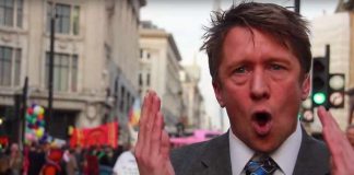 Journaliste fictif, il commente une manifestation d’Extinction Rebellion