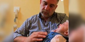 Un coupeur de feu explique comment il procède pour atténuer les douleurs