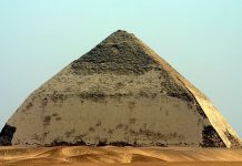 Message de Jean Seimple Et Nouvelle Découverte : LA MYSTÉRIEUSE PYRAMIDE RHOMBOÏDALE A LIVRÉ SON SECRET