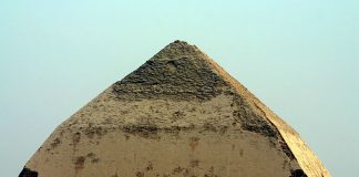 Message de Jean Seimple Et Nouvelle Découverte : LA MYSTÉRIEUSE PYRAMIDE RHOMBOÏDALE A LIVRÉ SON SECRET