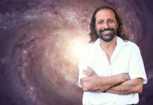 Nassin Haramein révèle avoir été contacté par des extraterrestres dans une interview à la radio KKCR d’Hawaii