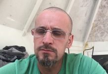 Gilet jaune avec un tee shirt vert