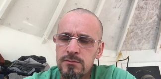 Gilet jaune avec un tee shirt vert