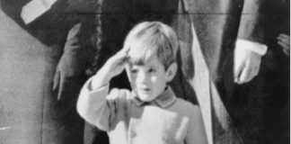 John F. Kennedy Junior est-il Vivant ?