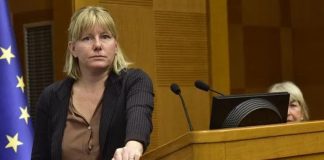 La députée Italienne Sara Cunial accuse Bill Gates de “Crime contre l’Humanité” et demande son arrestation