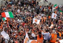 Les Italiens enragés abandonnent leurs masques et dénoncent la pandémie comme une escroquerie