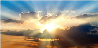 Toutes choses sont les échos de la voix pour Dieu.