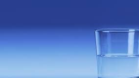 Tant que tu polarises l’Amour, penses à voir le verre à moitié plein