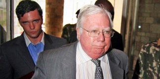 Jerome Corsi parle de Trump, Qanon et facebook