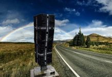 De mystérieux monolithes noirs font leur apparition au bord des routes françaises