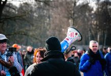 Pays-Bas : un tribunal ordonne la fin immédiate du couvre-feu