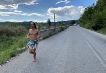 Florian Gomet, traverse l’Europe pieds nus, sans tel et sans argent