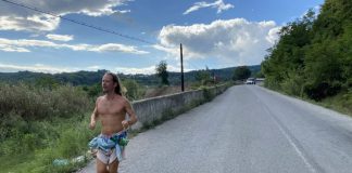 Florian Gomet, traverse l’Europe pieds nus, sans tel et sans argent