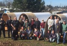 Une association caritative construit des cabanes habitables pour donner aux sans-abri un endroit sûr où dormir