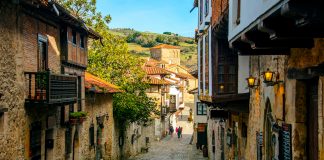 Un village espagnol en vente pour le prix d’un appart à Bordeaux